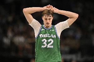NBA猛龙vs雄鹿直播