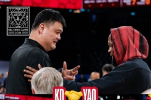 唯有Respect！火箭官方晒姚明与杜兰特中国赛期间寒暄拥抱照