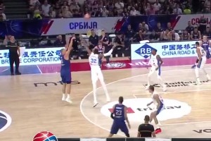 你还会这个？看看FIBA戈贝尔是怎么打球的：试探步晃开防守突破单臂炸扣