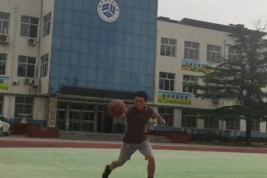 开拓者主帅聊杨瀚森：他进步很大，完美的融入了体系！！