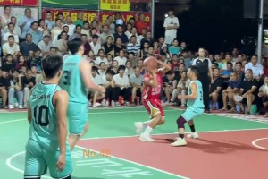 巴特勒赴凉山揭幕球场！现场可可爱爱...